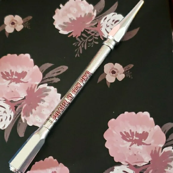 BENEFIT COSMETICS PRECISELY, MY BROW EYEBROW ULTRA-FINE DEFINING PENCIL. - Picture 2 of 9